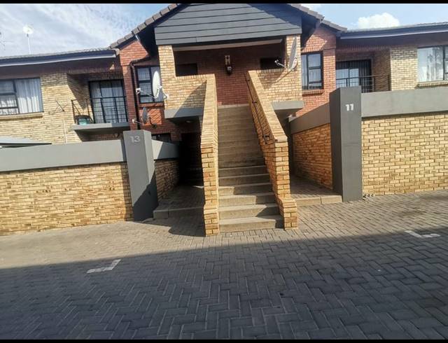 2 BEDROOM TOWNHOUSE FOR SALE IN MEYERSDAL